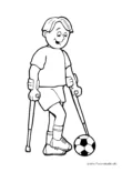 Ausmalbild Kind mit Krücken kickt Fußball